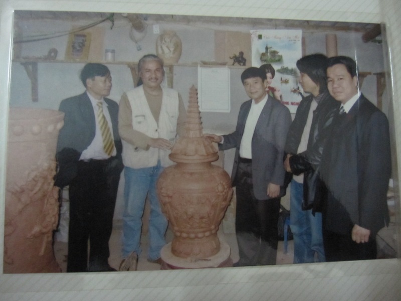 Bí thư Tỉnh ủy Bắc Ninh Trần Văn Túy thăm gốm Luy Lâu.